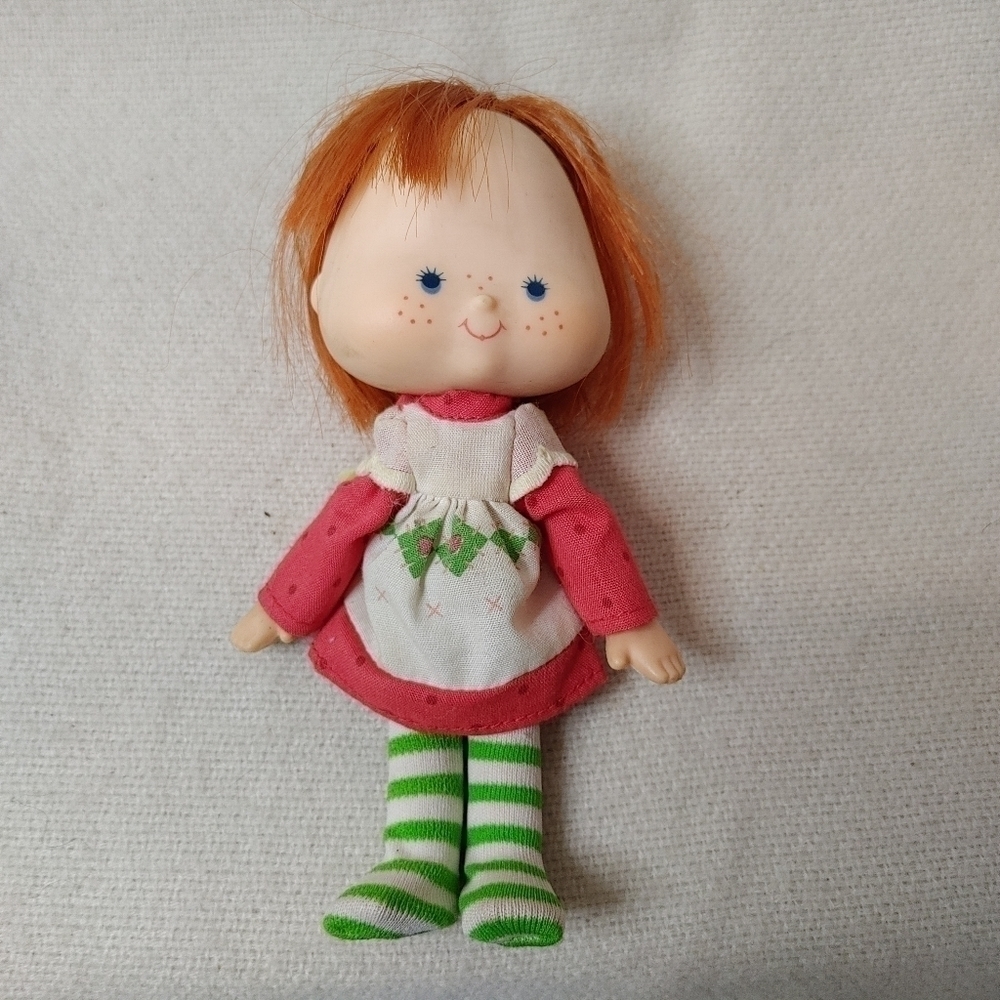 𝅺original Strawberry Shortcake Set with Vintage Tin and Giant Strawberry! - Picture 5 of 16